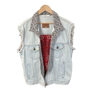 Levi’s Trucker Upcycled Lightwash Denim Vest Red Paisley Bandana Print Unisex